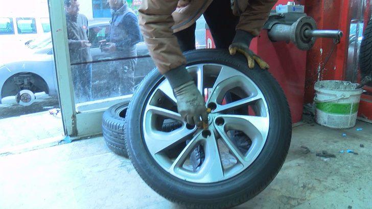 Kar haberini duyan sürücüler lastikçilerde yoğunluk oluşturdu G4