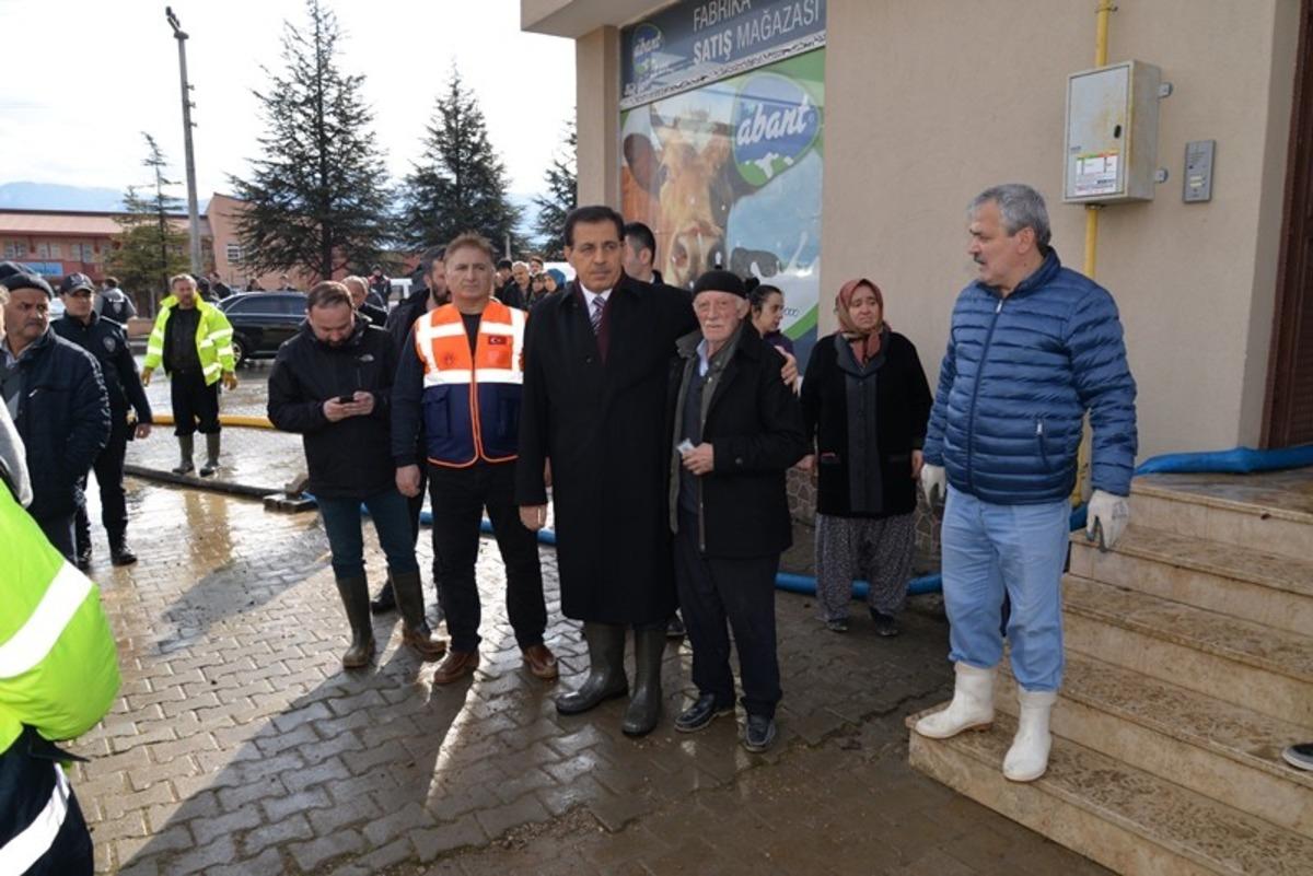 Vali Ahmet &Uuml;mit, mağdur olan vatandaşlarla bir araya geldi