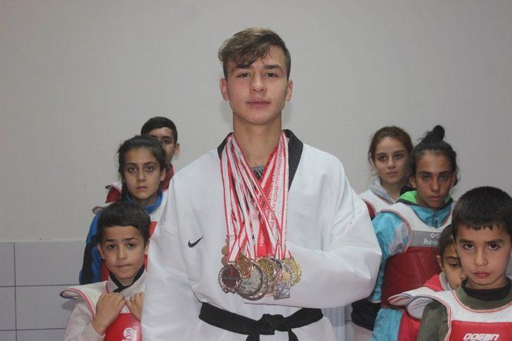 Yavuzelili tekvandocular mili takıma seçildi G4