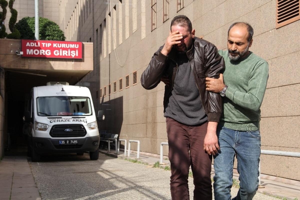 Bir babanın en acı anı! Vahşice &ouml;ld&uuml;r&uuml;len eşi ve &ccedil;ocuğu toprağa verildi