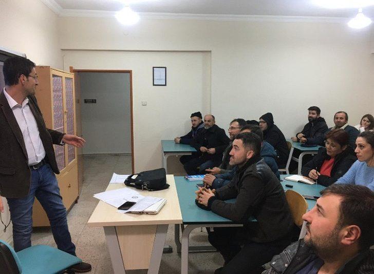 Çiftçilere "Meyve ve Sebzelerde Sulama ile Gübreleme" konulu eğitim G1