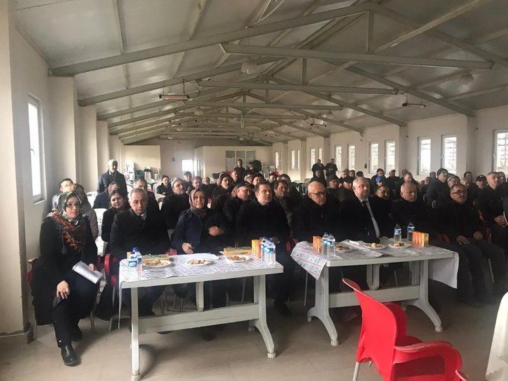 Çiftçilere "Meyve ve Sebzelerde Sulama ile Gübreleme" konulu eğitim G3