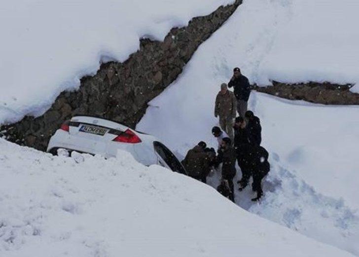Otomobil köprüden uçtu, yaralı elbirliğiyle kurtarıldı G2