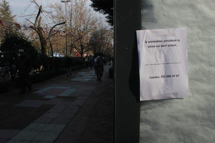 Kocaeli'de iş arayan gençten ilginç afiş: İş varsa siz arayın G5