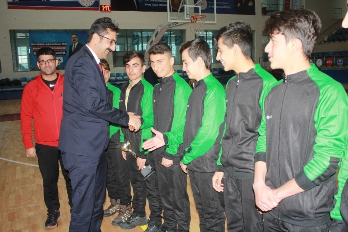 Hakkari&rsquo;de &lsquo;Kul&uuml;plerarası Basketbol Ligi&rsquo; ma&ccedil;ları sona erdi