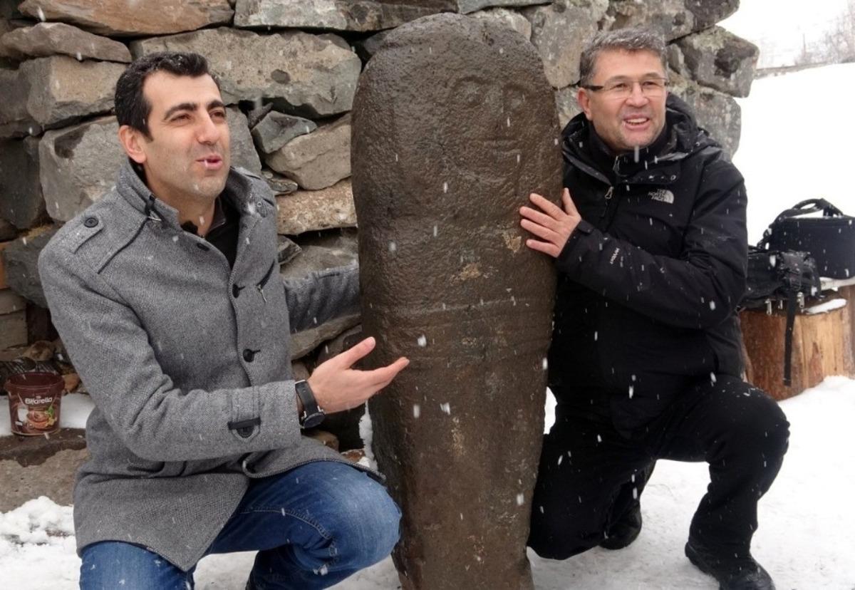 Erzurum&rsquo;da 2 bin 500 yıllık &lsquo;Taş Baba&rsquo; heykeli bulundu