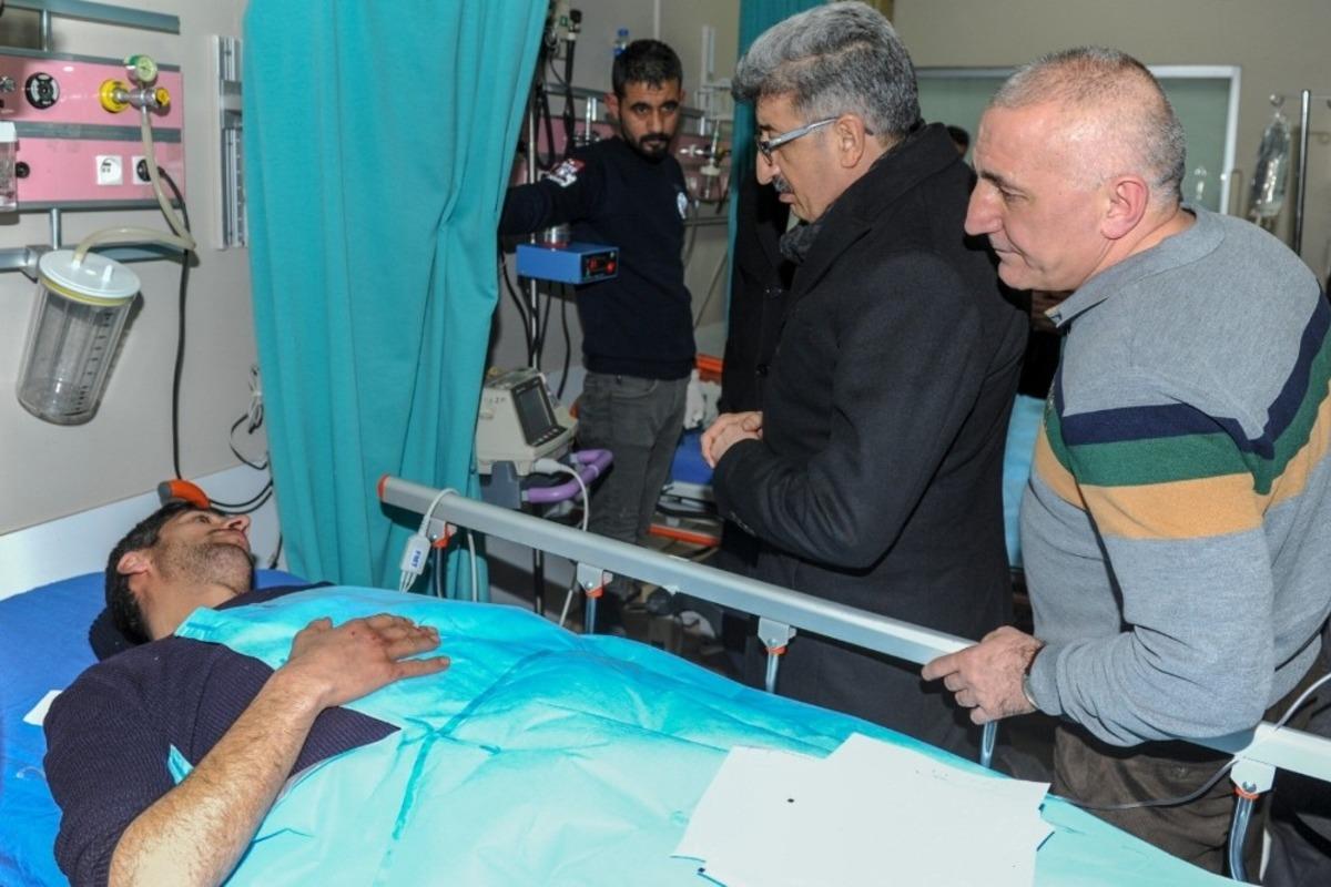 Vali Bilmez ve Rekt&ouml;r Şevli&rsquo;den yaralılara ziyaret