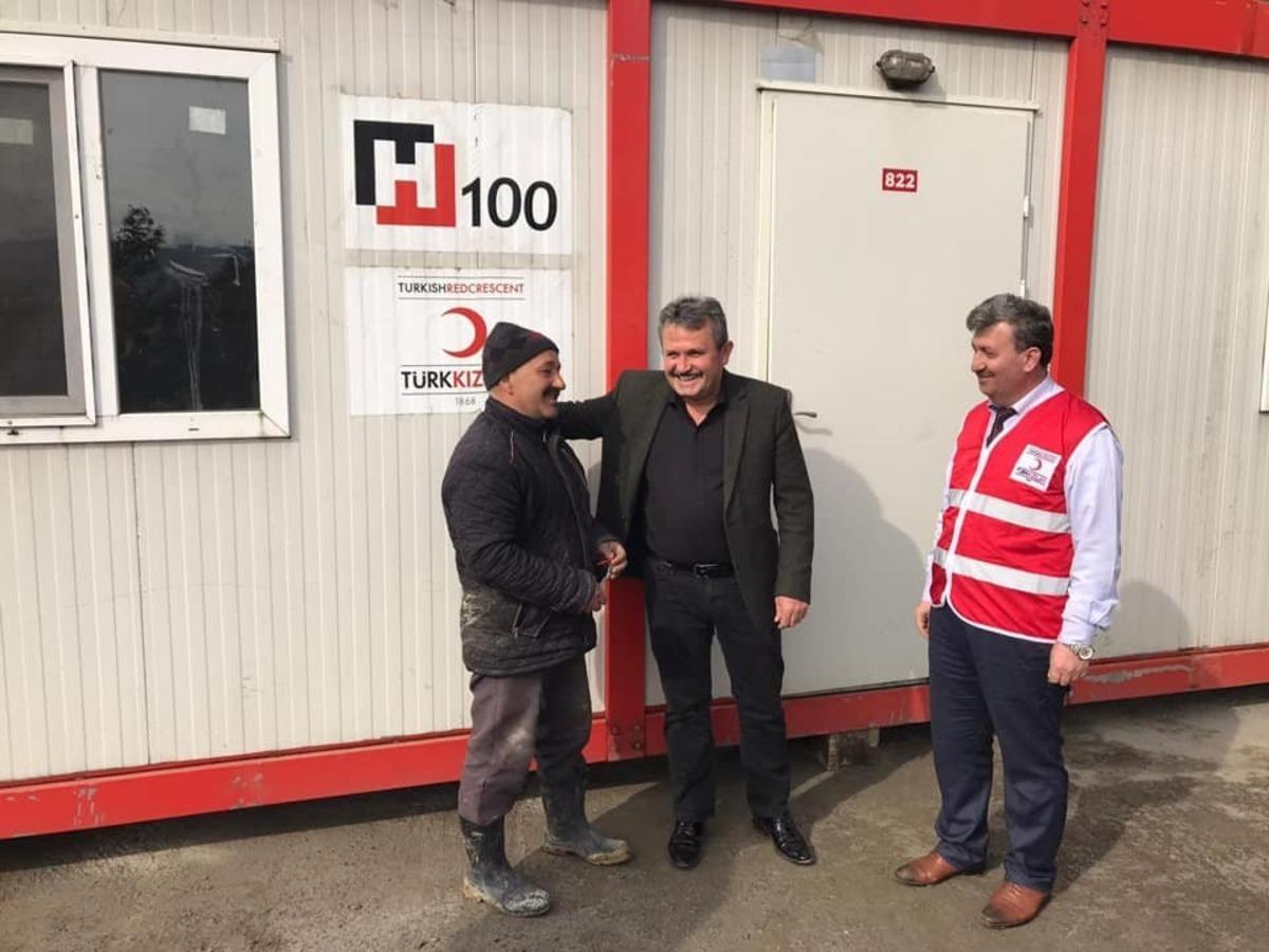 Evi yanan aileye Kızılay&rsquo;dan konteyner