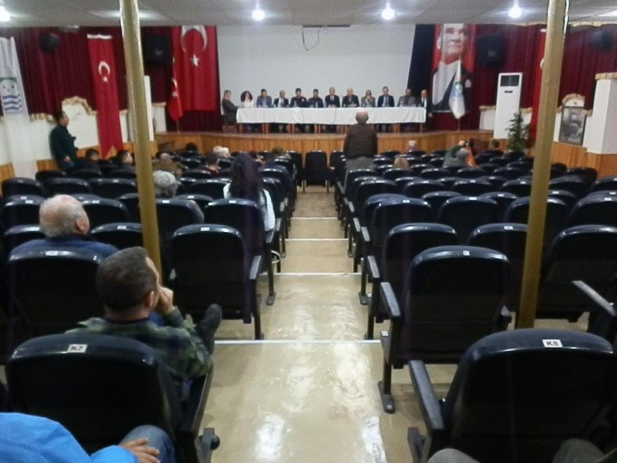 Fo&ccedil;a&rsquo;da halk toplantısı