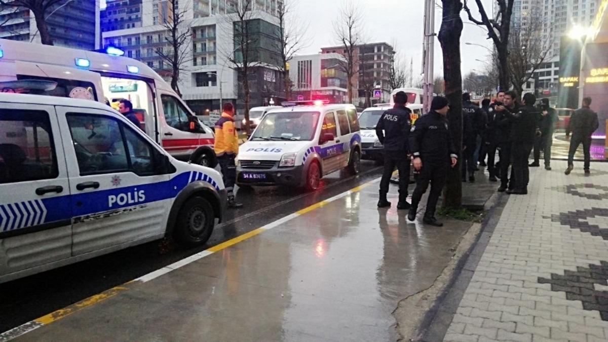 Taksiciler birbirine girdi, ortalık savaş alanına d&ouml;nd&uuml;! Yaralılar var