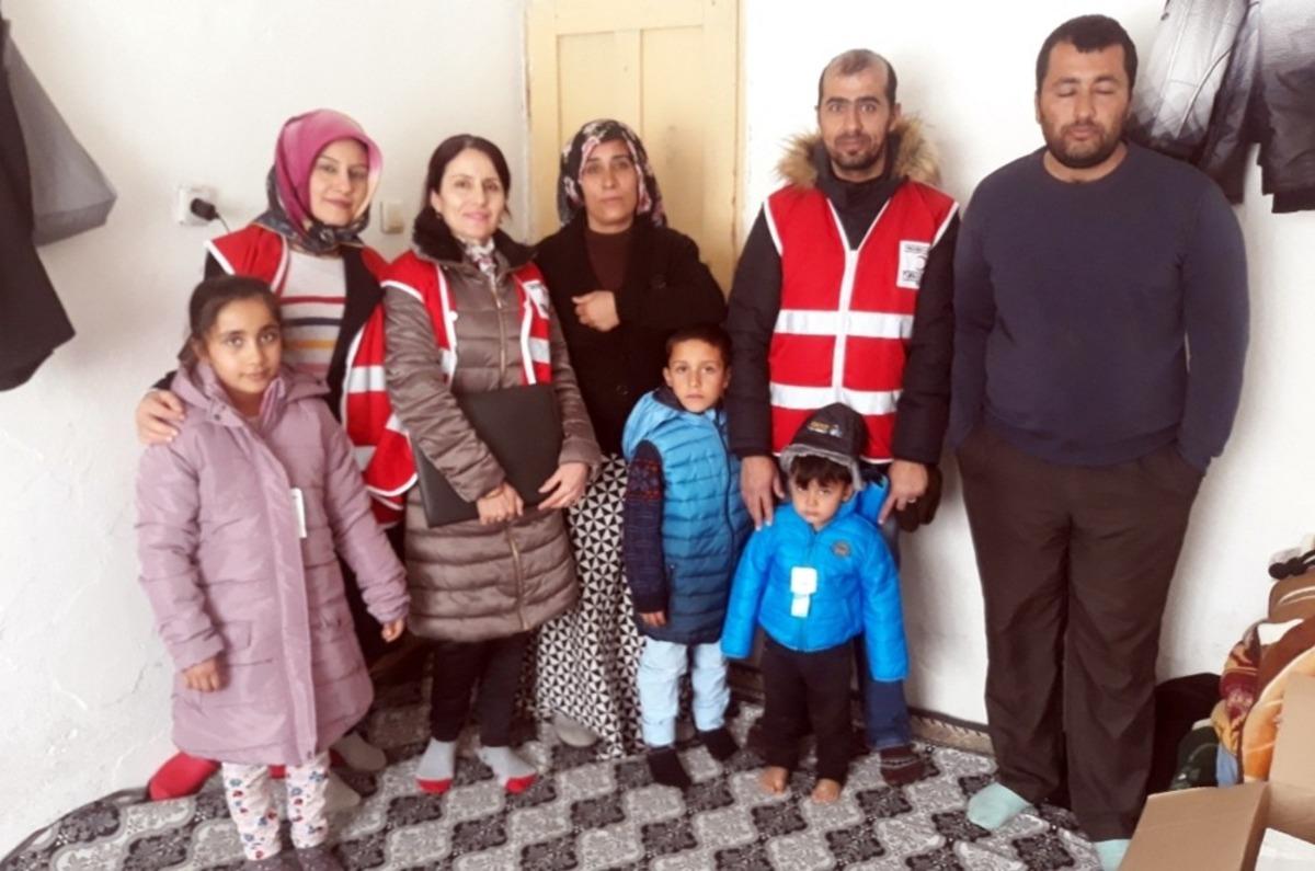 Kızılaydan ihtiya&ccedil; sahibi aileye yardım eli