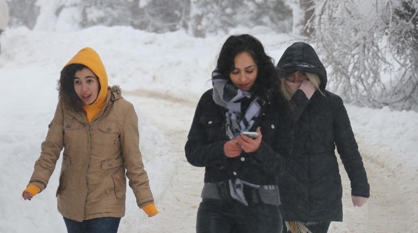 Bayburt&rsquo;ta kar yağışı yerini soğuk havalara bıraktı