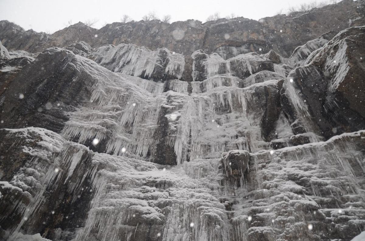Şırnak&rsquo;ta dondurucu soğuk kartpostallık g&ouml;r&uuml;nt&uuml;ler oluşturdu