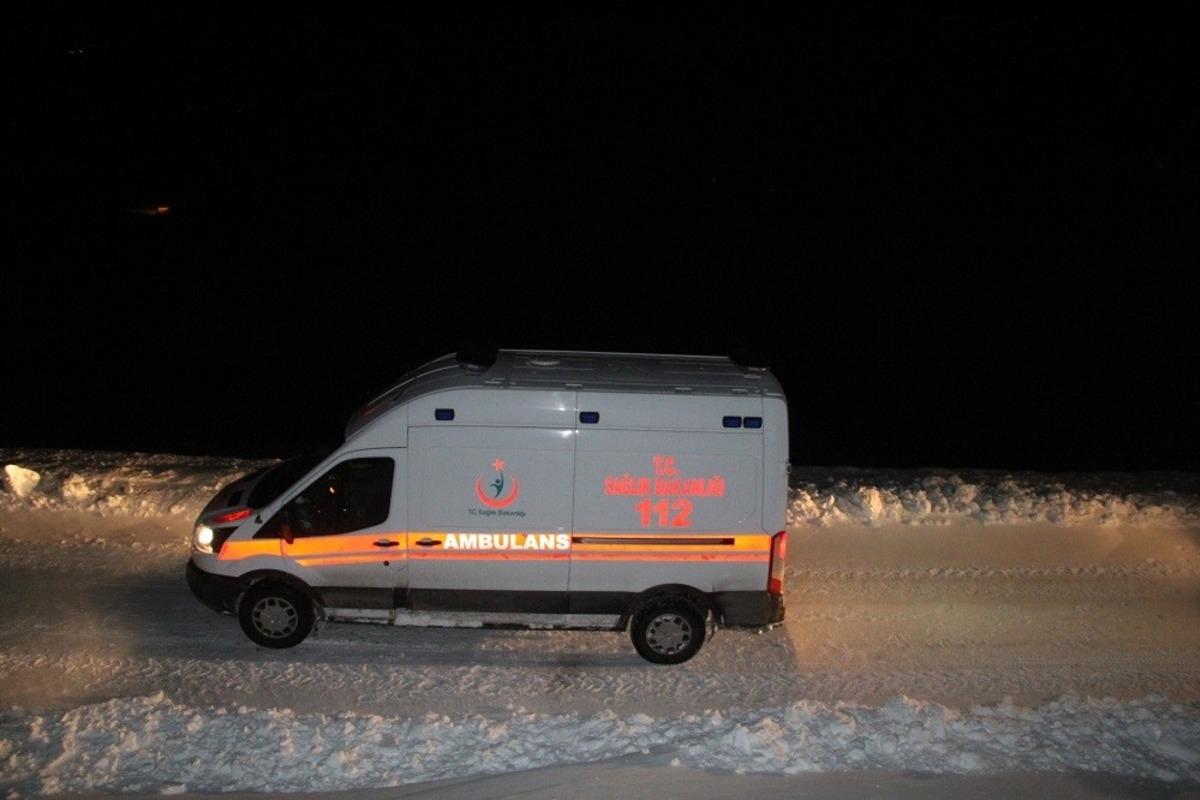 Başkale&rsquo;de 5 saat s&uuml;ren hasta kurtarma operasyonu