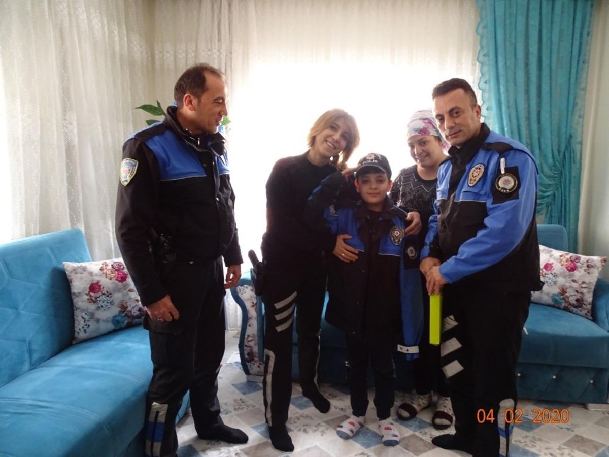 Gaziantep polisi d&uuml;nya kanser g&ouml;n&uuml;nde onları yalnız bırakmadı