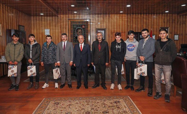 Atatürk çocuk evleri sakinlerinden üniversiteye ilk adım G1