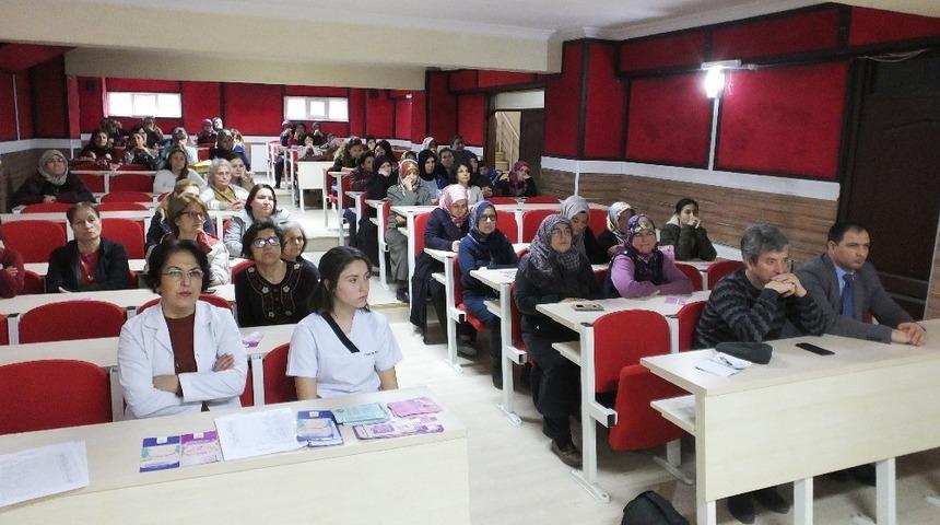 Burhaniye&rsquo;de kursiyerlere kanserde erken teşhisin &ouml;nemi anlatıldı
