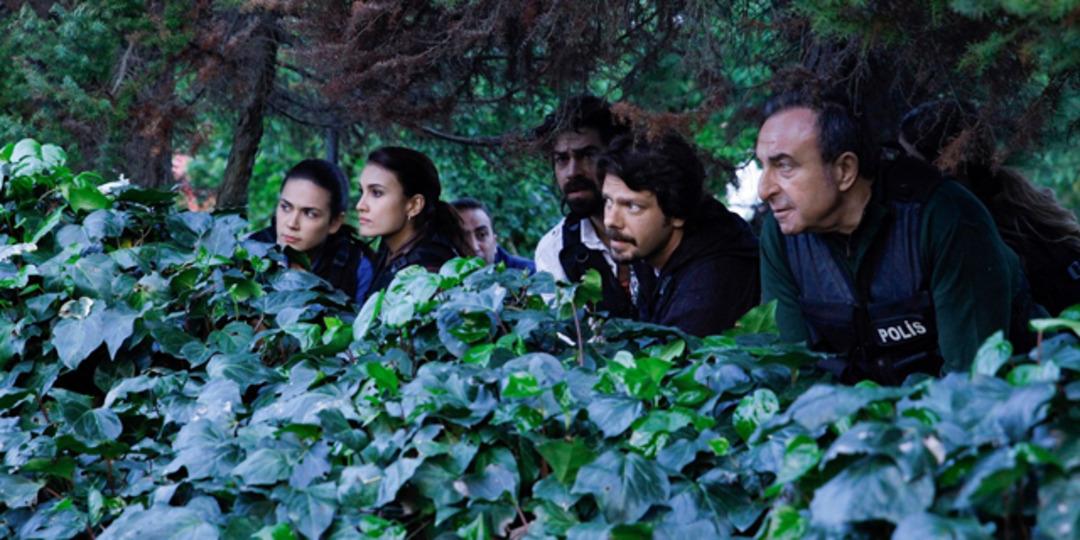 Arka Sokaklar 329. B&ouml;l&uuml;m Galerisi