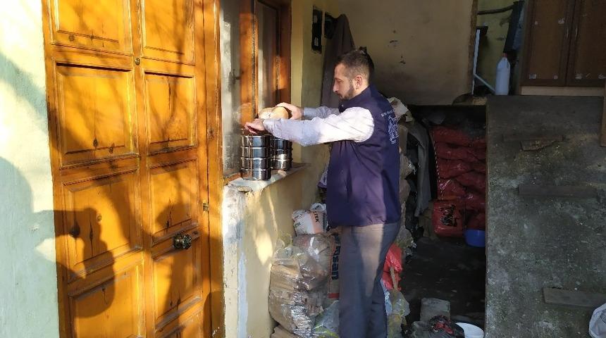 Alo Evlat yardımları ihtiya&ccedil; sahiplerinin y&uuml;z&uuml;n&uuml; g&uuml;ld&uuml;r&uuml;yor