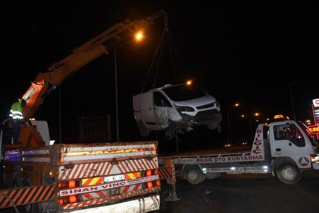 Nusaybin’de bankaya ait para yüklü minibüs kaza yaptı: 1 yaralı