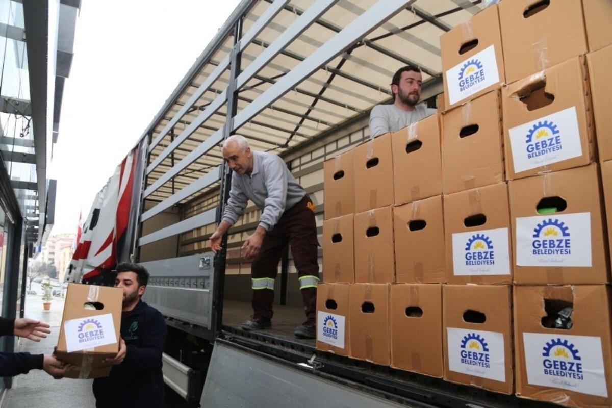 Elazığ yardım tırı Gebze&rsquo;den dualarla uğurlandı