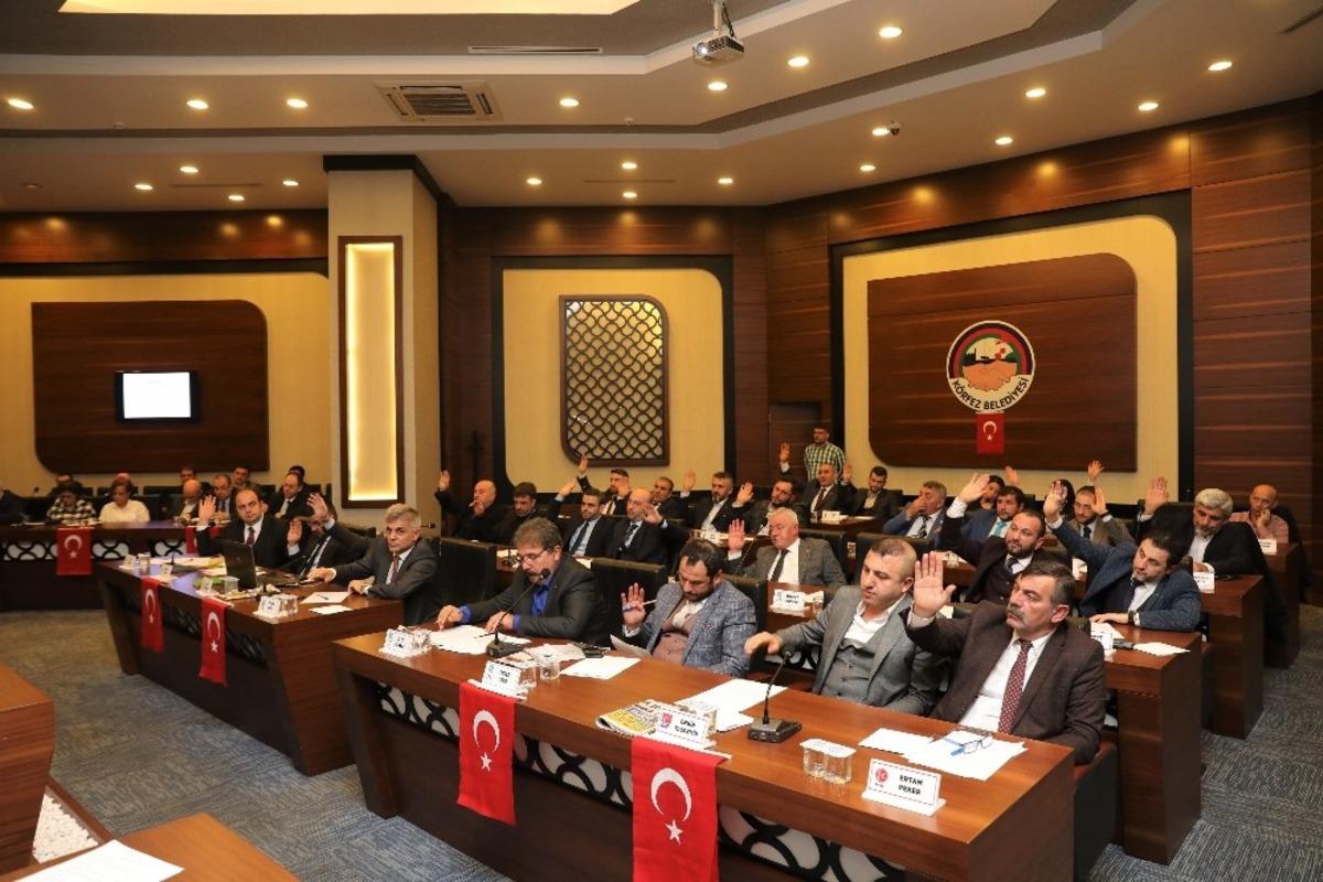 Meclis &uuml;yeleri huzur haklarını depremzedelere bağışladı