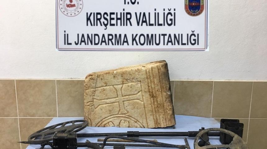 Jandarmadan ka&ccedil;ak kazı operasyonu: 2 g&ouml;zaltı