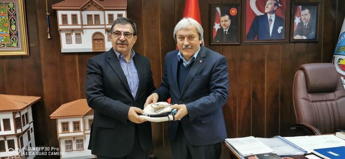 Eski bakan İdris G&uuml;ll&uuml;ce&rsquo;den Osmaneli Belediyesine ziyaret