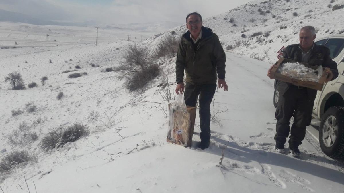 Doğa Koruma ve Milli Parklar Şube M&uuml;d&uuml;rl&uuml;ğ&uuml;&rsquo;nden yaban hayatına yem desteği