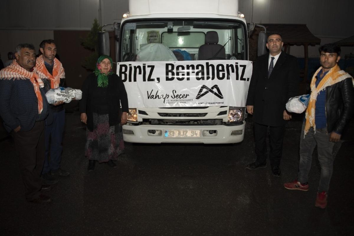 Sarıke&ccedil;ili Y&ouml;r&uuml;klerden depremzedelere anlamlı destek