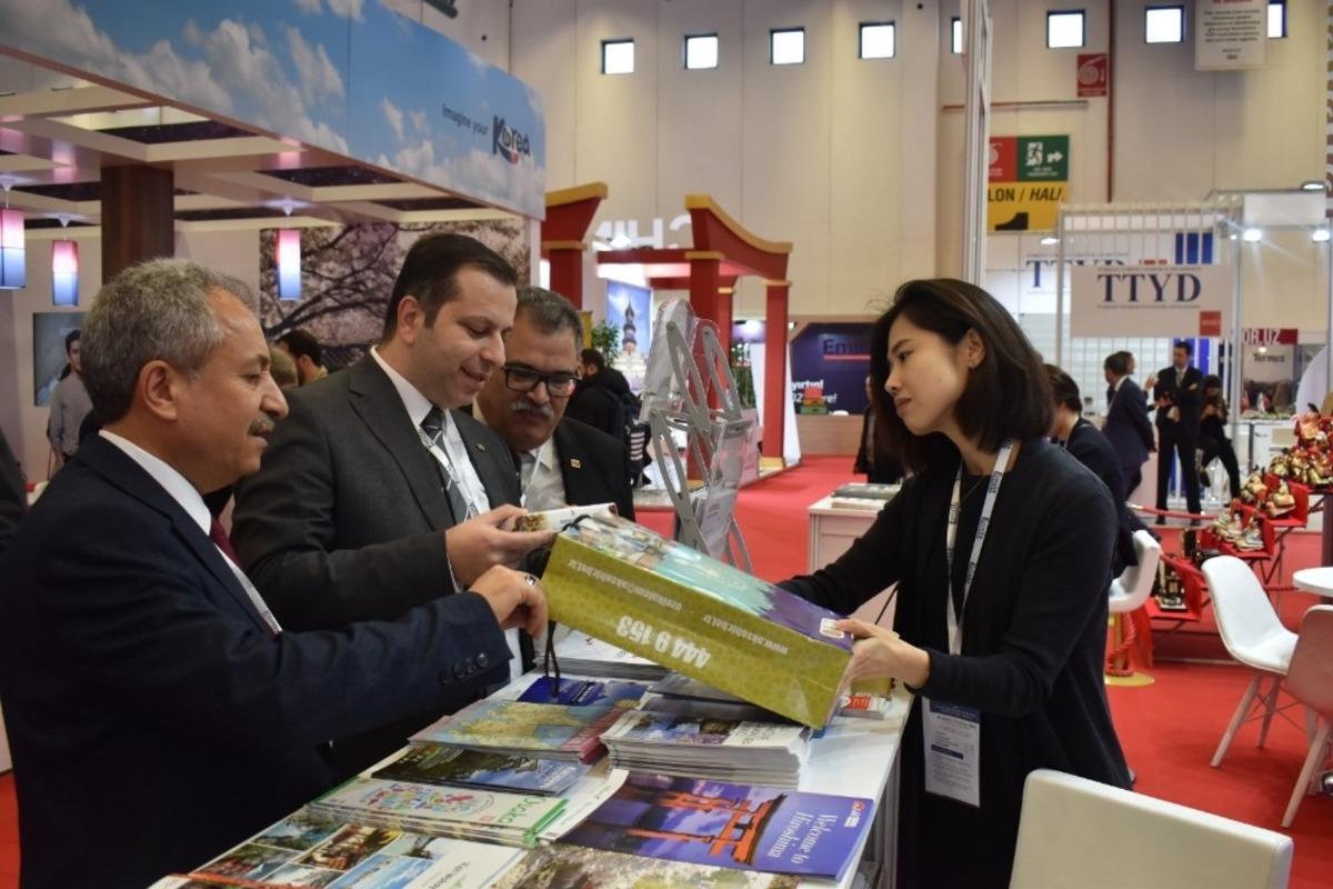 Başkan Akkaya, Akşehir Kirazı &Ccedil;i&ccedil;eği&rsquo;ni Japonlara tanıttı