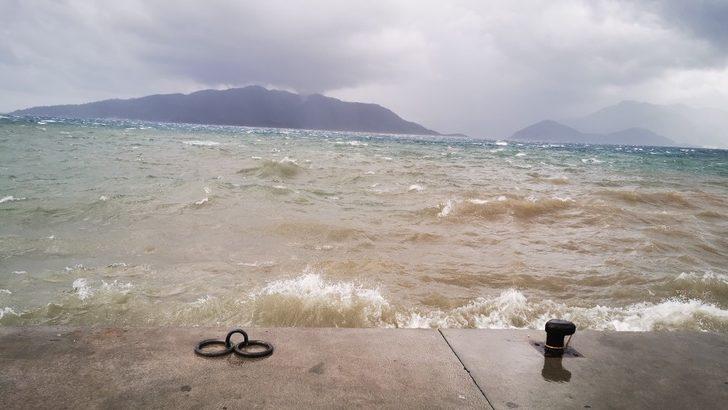 Marmaris’te fırtına hayatı olumsuz etkiledi G3