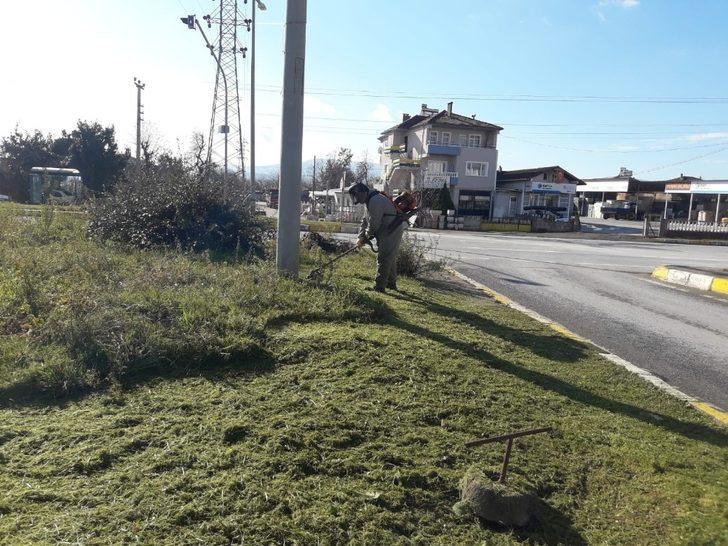 Akçakoca’da yol ve parklarda çalışmalar aralıksız devam ediyor G4