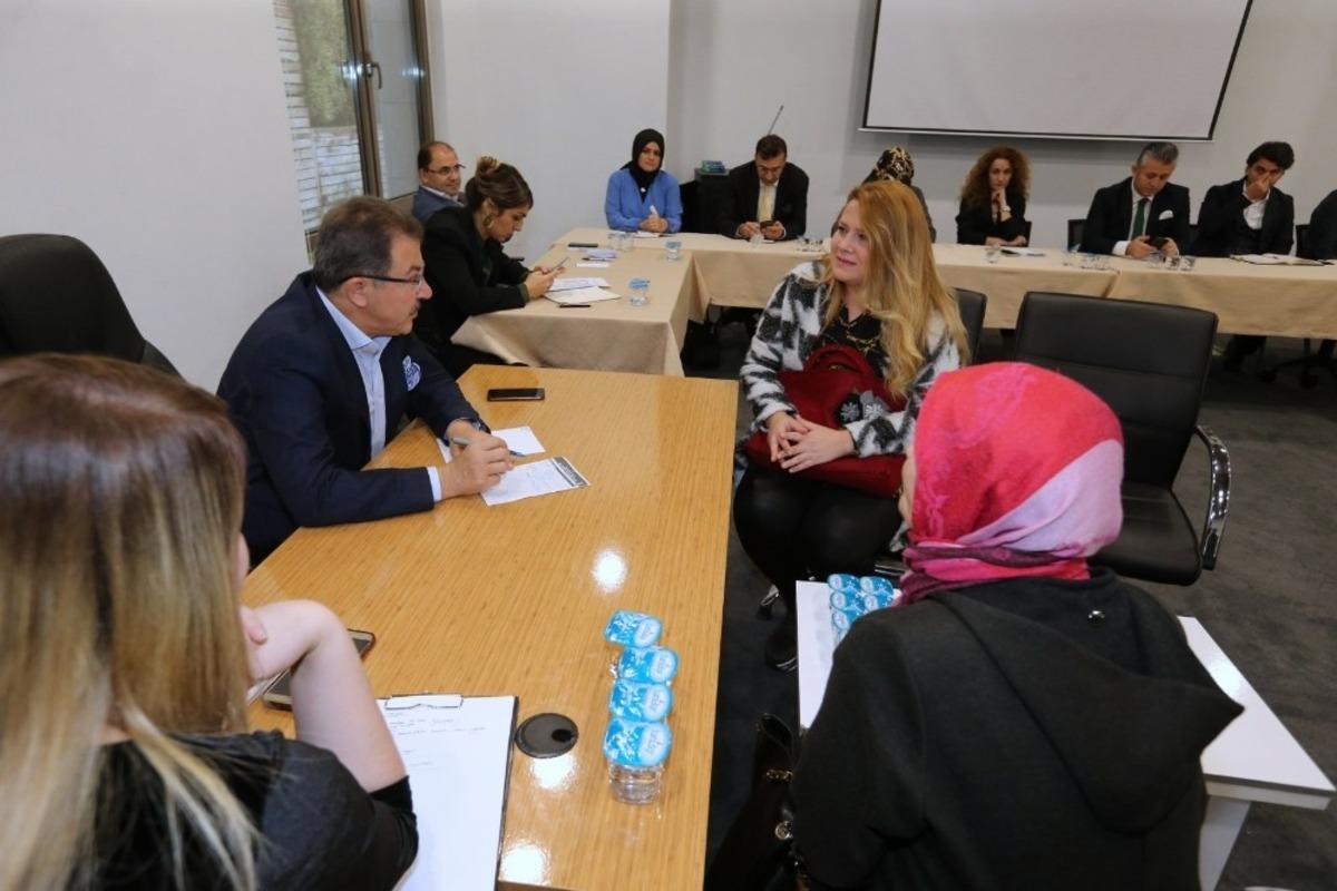 Başkan Deniz K&ouml;ken, il&ccedil;e sakinlerini dinliyor