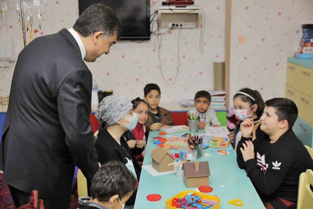 Başkan Fadıloğlu&rsquo;ndan hastalara moral ziyareti