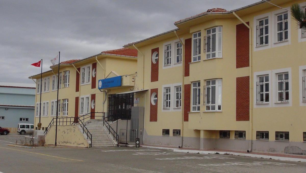 Beden eğitimi dersinde fenalaşan 12 yaşındaki Mustafa Kul hayatını kaybetti