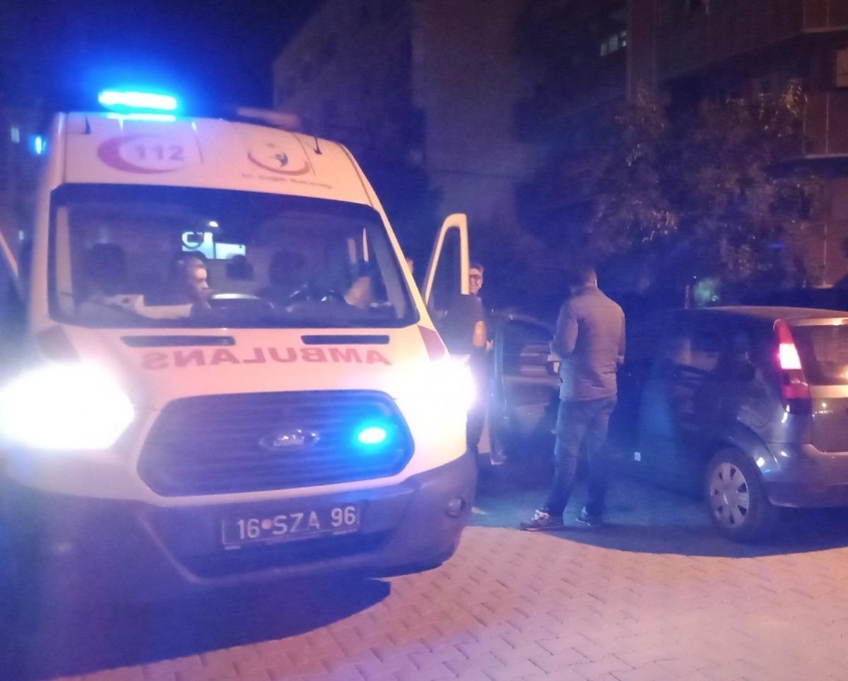 Sarhoş s&uuml;r&uuml;c&uuml; polis ve sağlık ekiplerine zor anlar yaşattı