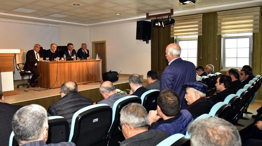 Muhtarlarla deprem bilgilendirme toplantısı d&uuml;zenledi