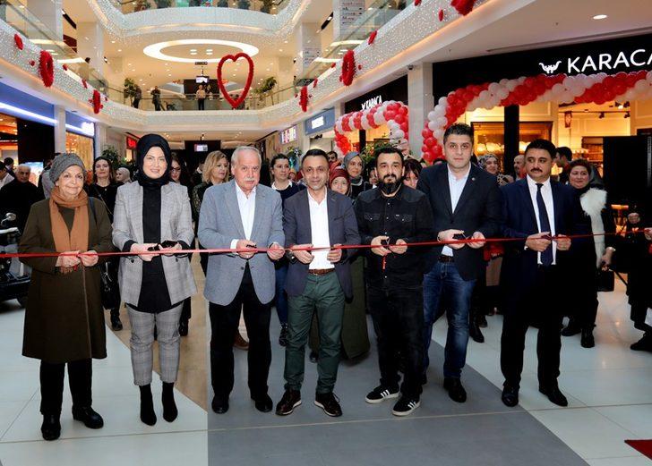 ‘Renkler ve Çizgiler’ konulu resim ve hat sergisi açıldı G1