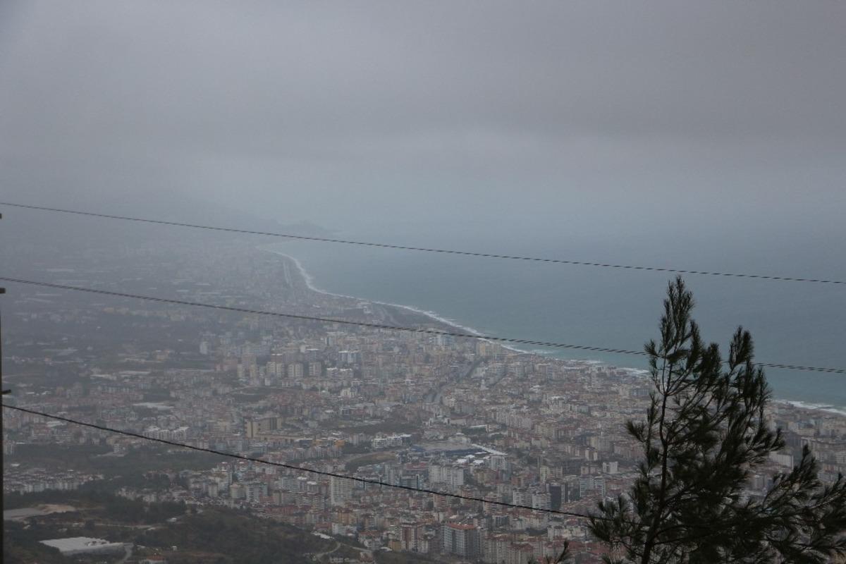 Alanya&rsquo;da sis etkili oldu
