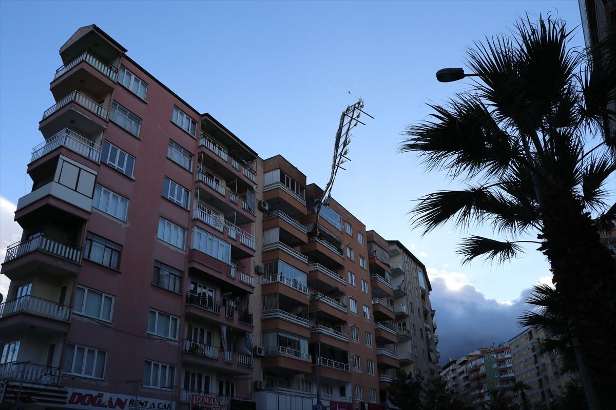 G&Uuml;NCELLEME - Denizli'de şiddetli r&uuml;zgar etkili oluyor