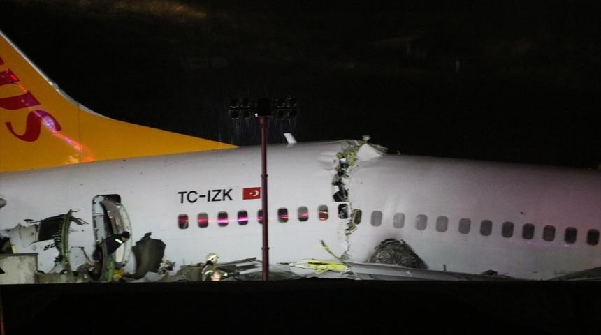 Sabiha G&ouml;k&ccedil;en Havalimanı'ndaki u&ccedil;ak kazasına giden ekipler kaza yaptı! Yaralı polisler var