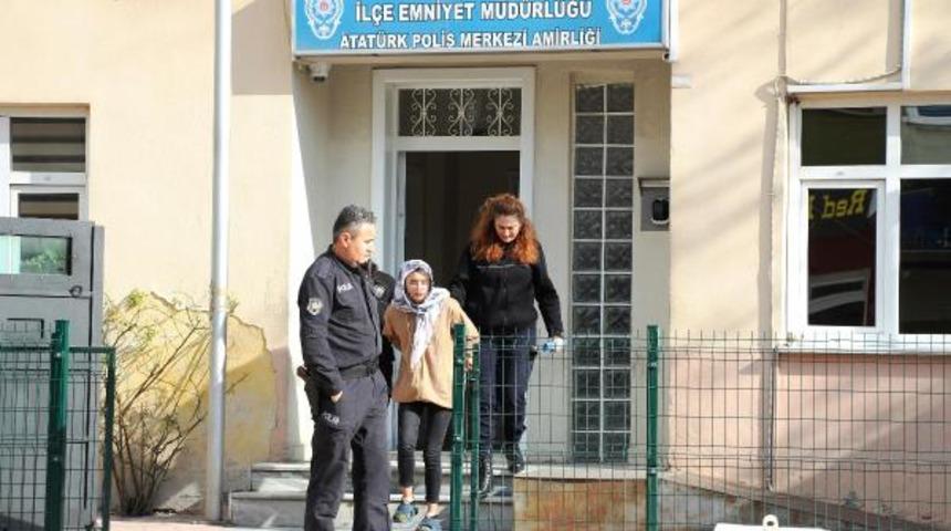 Erkek arkadaşı tarafından ka&ccedil;ırıldığını iddia eden gen&ccedil; kızı vatandaşlar kamyonla kurtardı