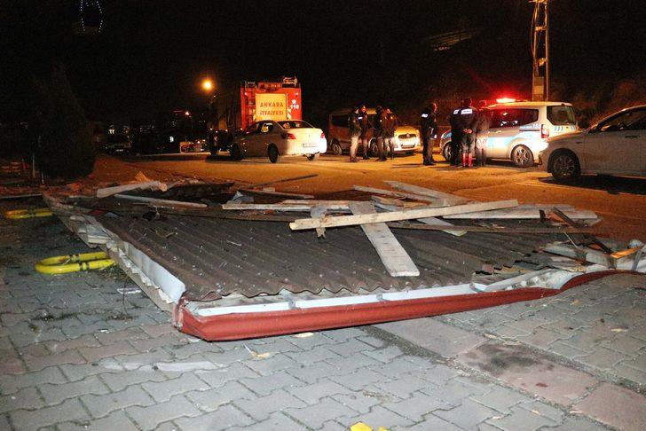 Şiddetli fırtına Başkent'i yıktı geçti! Ağaçlar devrildi, çatılar uçtu G1