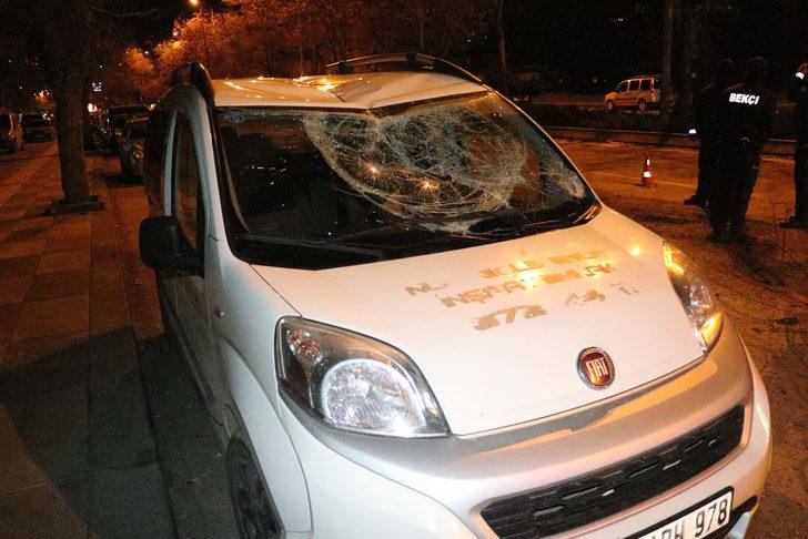 Şiddetli fırtına Başkent'i yıktı geçti! Ağaçlar devrildi, çatılar uçtu G4