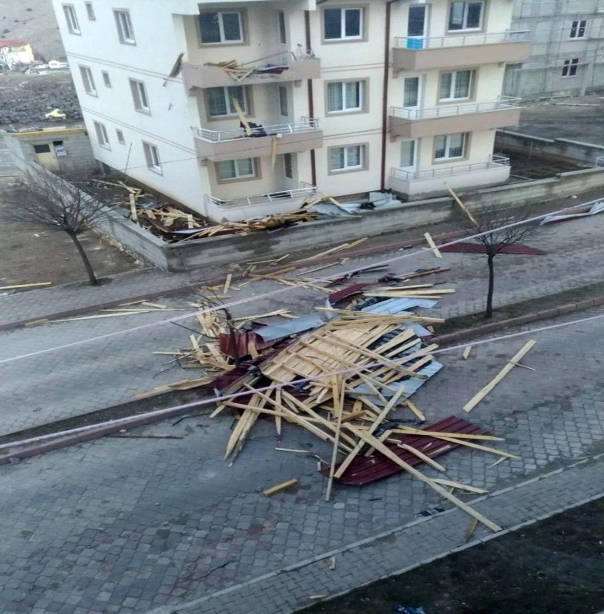 Yozgat&rsquo;ta fırtına 1 kişinin yaralanmasına neden oldu