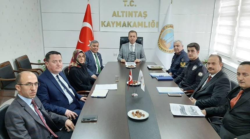 Altıntaş&rsquo;ta metruk binalarla ilgili istişare toplantısı