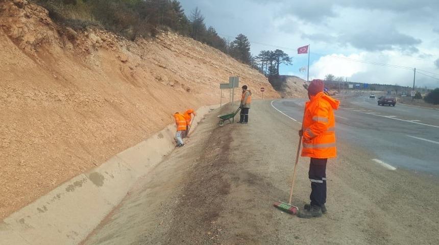 Ekiplerden temizlik &ccedil;alışması