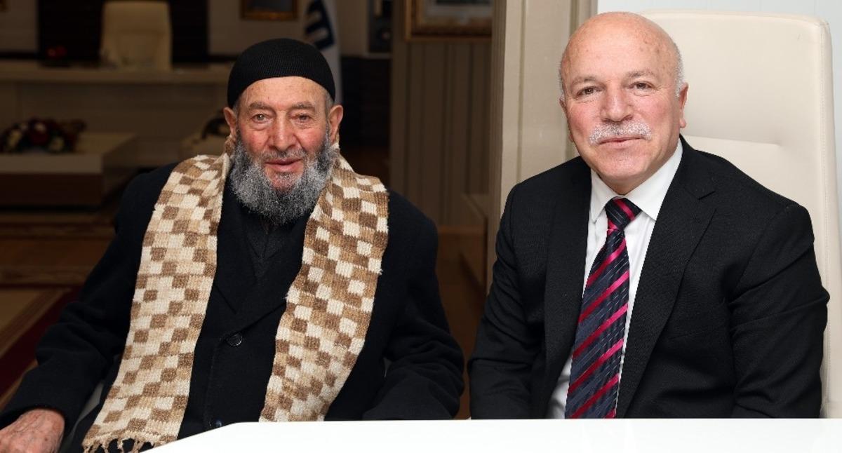 Başkan Sekmen, Necip Bezmiş&rsquo;i makamında ağırladı