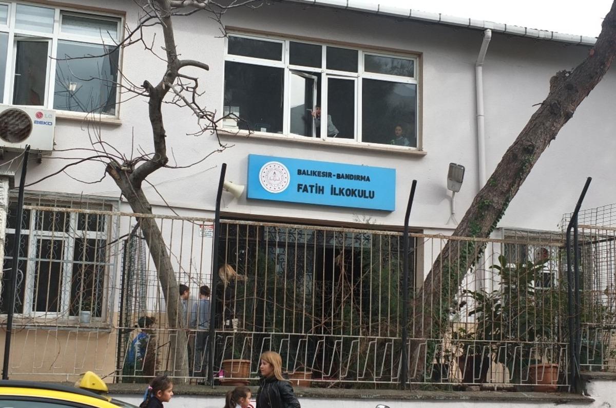 (&Ouml;zel Haber) Bandırma&rsquo;da depreme dayanıksız okullar yıkılıyor